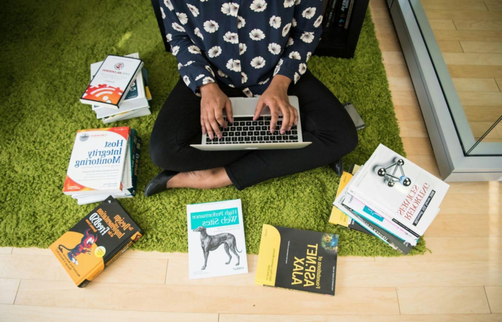 Team bei der Analyse von Betrugsmustern und Sicherheitsstrategien